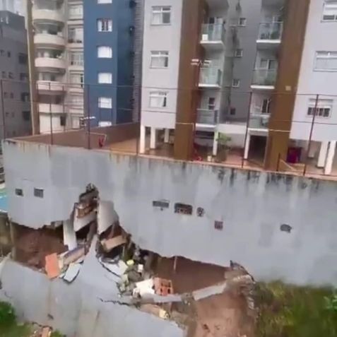 Prédio no bairro Buritis, em Belo Horizonte. / Divulgação / CBMMG