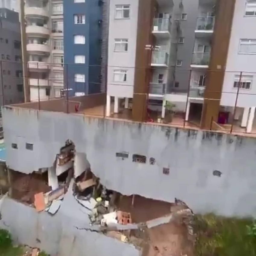 Prédio no bairro Buritis, em Belo Horizonte. / Divulgação / CBMMG