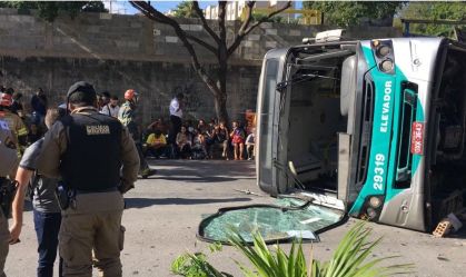 Acidente com ônibus em Minas Gerais envolve 93 pessoas; não há feridos graves