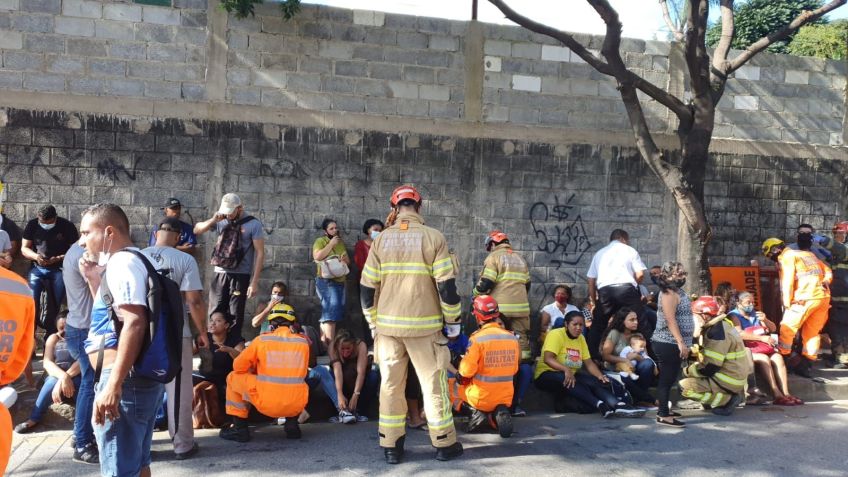 Socorro a envolvidos em acidente de ônibus em MG. Não houve feridos graves / Divulgação/Corpo de Bombeiros de MG