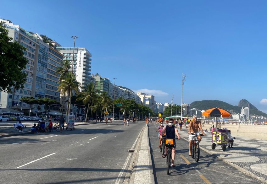 Cariocas aproveitam feriado de sol na orla da praia/ Jaqueline Frizon/CNN Brasil (20.jan.2022)