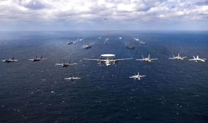 Após demonstração de poder naval dos EUA, dezenas de aviões chineses voam perto de Taiwan