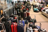 Companhias aéreas dos EUA cancelam outros 1.600 voos e citam Covid nas equipes