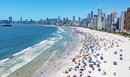 Praia Central de Balneário Camboriú, com o alargamento da faixa de areia