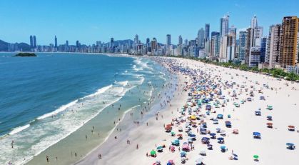 Praia Central de Balneário Camboriú, com o alargamento da faixa de areia