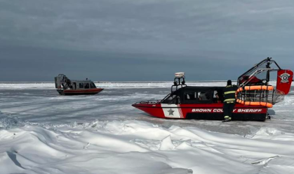 34 pessoas são resgatadas após ficarem presas em bloco de gelo flutuante
