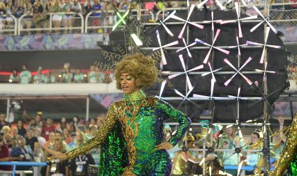 Carnaval carioca terá cobrança da dose de reforço para quem tem 50 anos ou mais