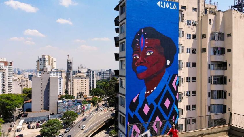 “A Ancestral do Futuro”, de Criola, representa a escritora Carolina Maria de Jesus, perto do cruzamento entre a avenida Paulista e a rua da Consolação / Divulgação