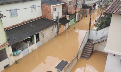 Chuvas deixam 59 mortos e colocam 125.200 pessoas para fora de suas casas