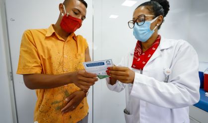 Rio vai exigir dose de reforço de pessoas acima de 18 anos em passaporte vacinal