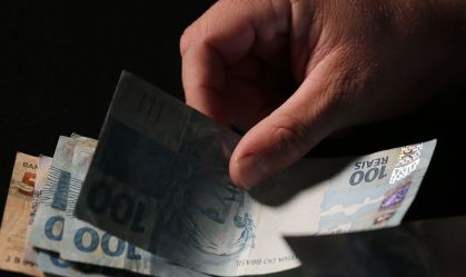 Situação financeira impacta vida amorosa, diz pesquisa