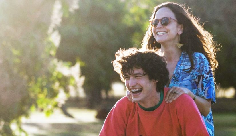 Gabriel Leone e Alice Braga interpretam Eduardo e Mônica / Divulgação