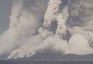 Tsunami atinge ilhas de Tonga e Samoa Americana após erupção vulcânica