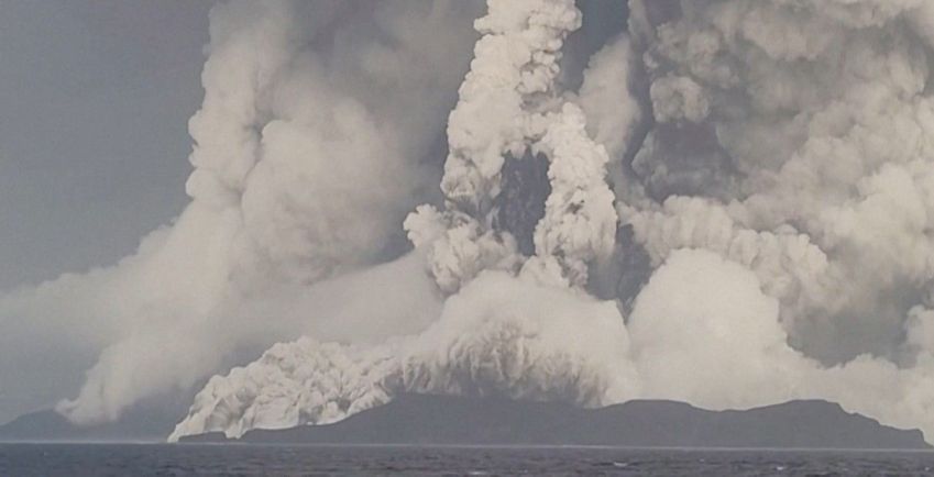 Nuvem de cinzas foi criada com a erupção do vulcão em Tonga / Serviços Geológicos de Tonga