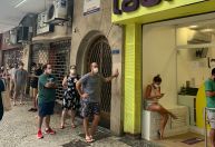 Cidade do Rio de Janeiro registra filas devido à procura por testes de Covid-19