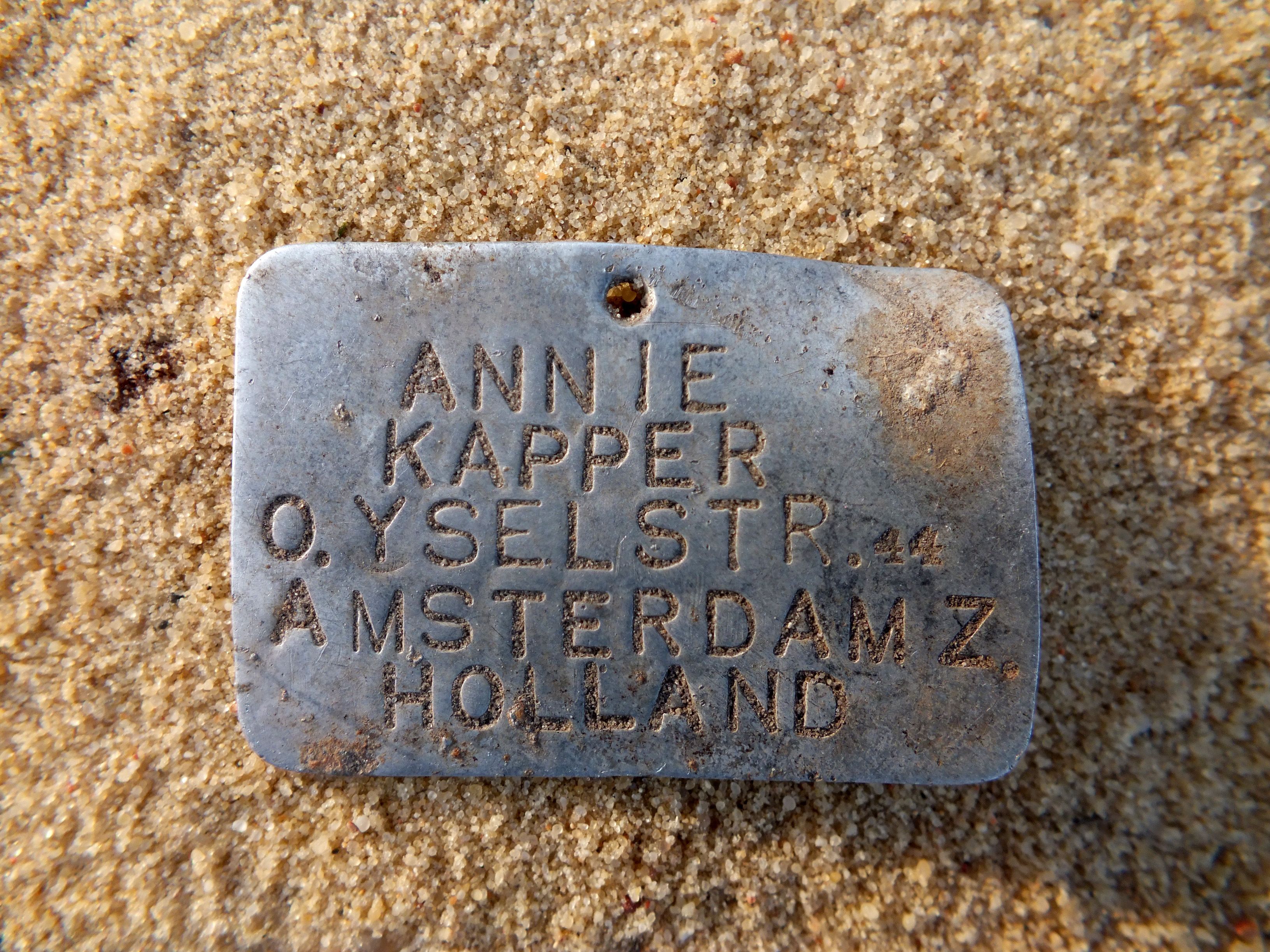 Marc Draisen soube recentemente de sua prima Annie, cuja placa foi descoberta na escavação / Autoridade de Antiguidades de Israel