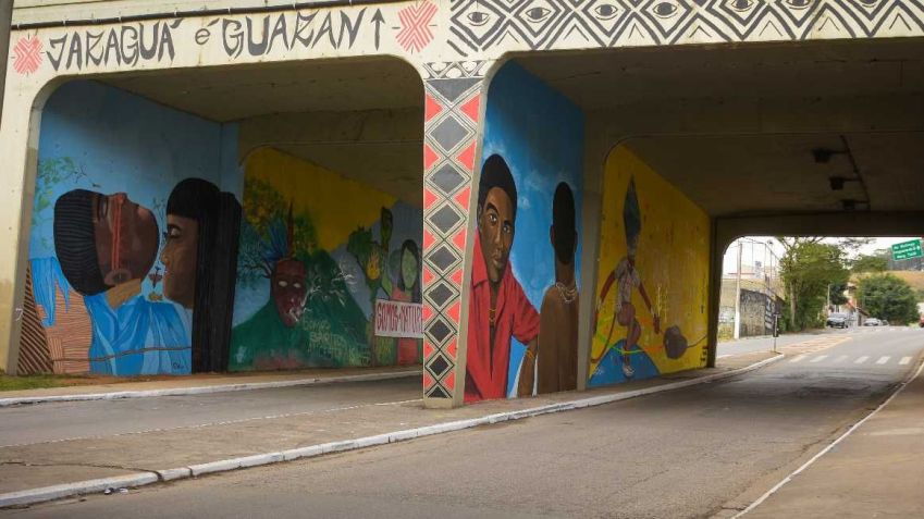 Obra do projeto Grafitaço Jaraguá, com artistas indígenas, na zona norte de São Paulo / Secretaria Municipal de Cultura de São Paulo