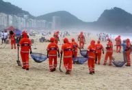 Com público menor, Réveillon em Copacabana tem 50% menos lixo