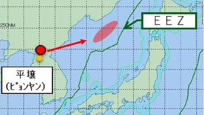 Mapa divulgado pelo Ministério da Defesa do Japão mostra a trajetória de voo do projétil / Ministério de Defesa do Japão