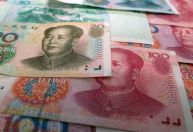 China apela a bancos para que ajudem a conter queda do yuan