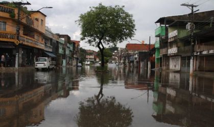 Alagamento após forte chuva na cidade de Osasco, na Grande São Paulo