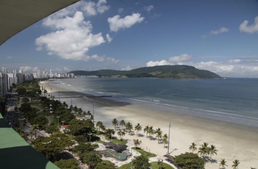 Começa a valer em Santos lei que permite cachorros na praia