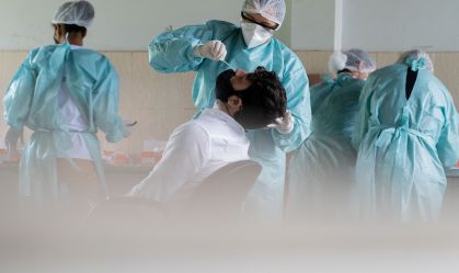 Mundo registra 14,3 mil mortes pela Covid-19 em 24 horas, maior número desde maio de 2021