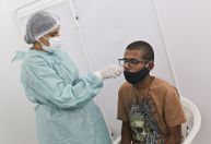 Com 132 mortes em 24 h, Brasil vê média móvel subir para 103