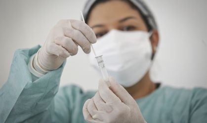 Brasil tem novo recorde de testes de Covid-19 em farmácias, diz Abrafarma