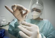 Nova onda de Covid-19: aumenta número de testes positivos em laboratórios