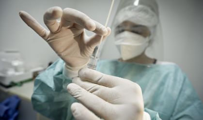 Nova onda de Covid-19: aumenta número de testes positivos em laboratórios