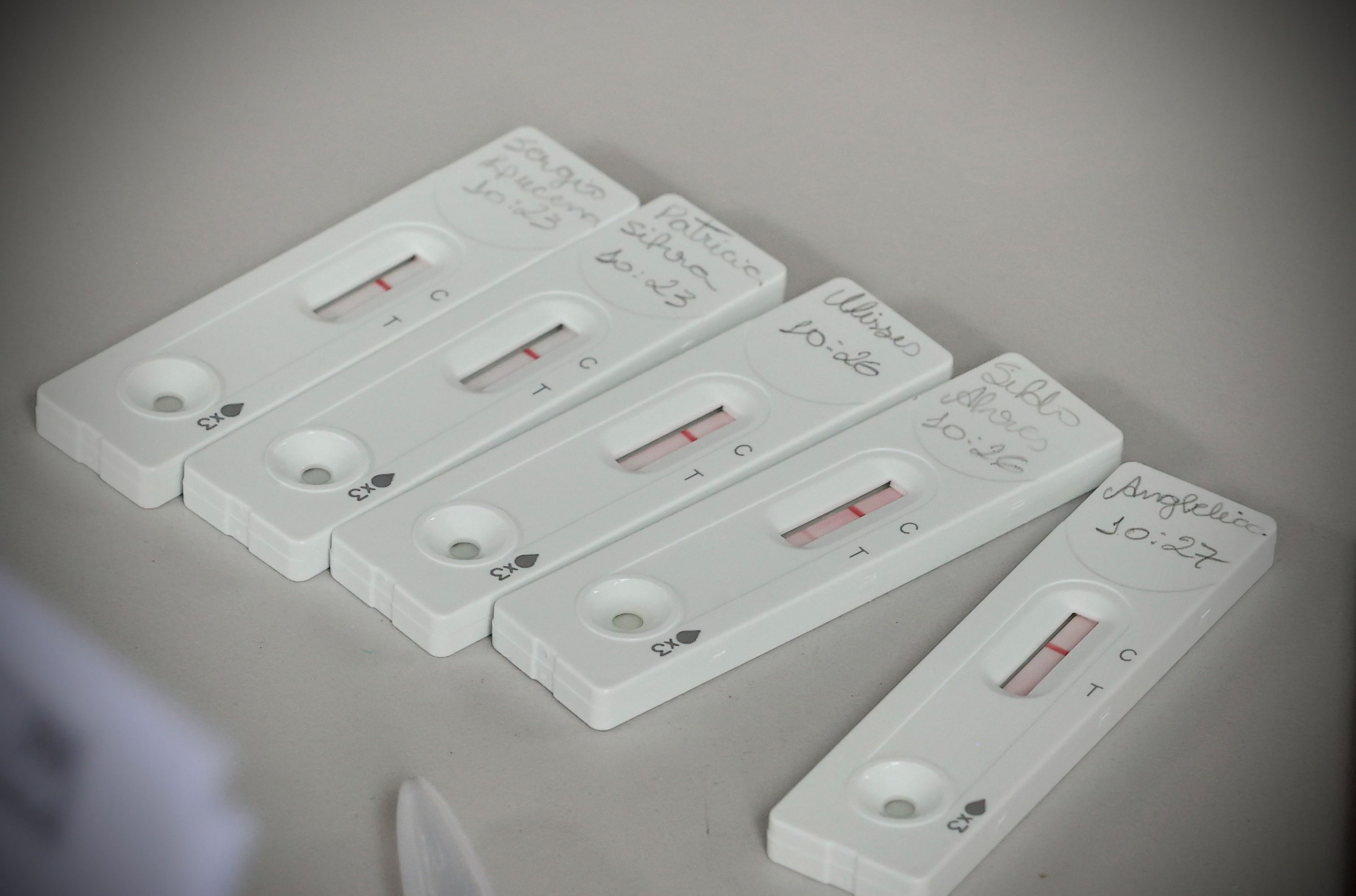 Teste rápido swab nasal para detecção de Covid-19 | coronavírus | testagem | exame | diagnóstico | pandemia | coronavírus | saúde
