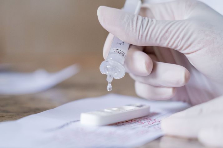 Avanço da variante Ômicron ocasionou escassez nos testes para Covid-19 / Myke Sena/MS
