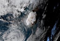 Tsunami atinge ilhas de Tonga e Samoa Americana após erupção vulcânica