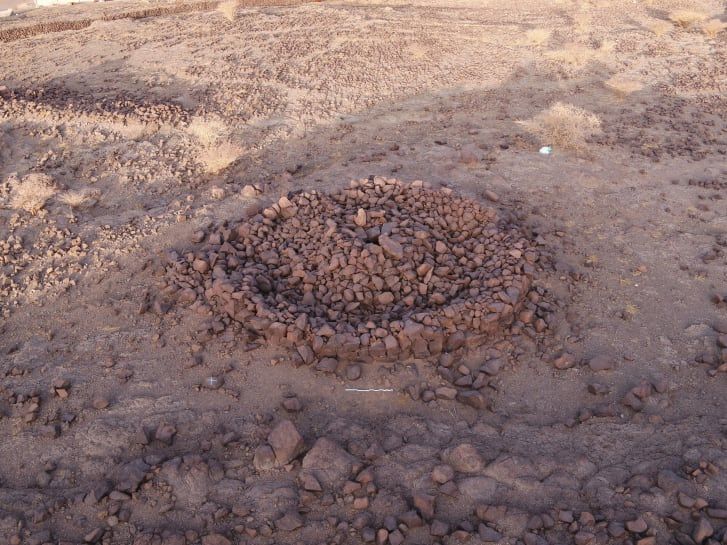 Um monte de pedras em formato de anéis no Khaybar, no noroeste da Arábia Saudita / Royal Commission for AlUla/AAKSA