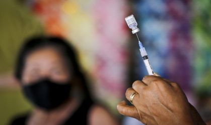Estudos do CDC mostram que terceira dose protege melhor contra Ômicron