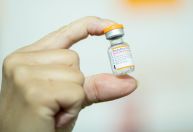 Saúde recomenda vacina da Pfizer em crianças de 6 meses a 2 anos com comorbidades