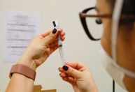 Canadá: ‘Imposto’ e restrições fizeram aumentar busca por 1ª dose em Quebec