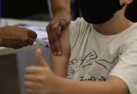 Menos de 30% das crianças no Brasil tomaram a segunda dose contra a Covid-19