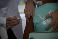 Rio retoma calendário de vacinação infantil após chegada da Coronavac
