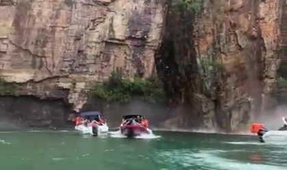 Pedra se descola de paredão e atinge lanchas em MG