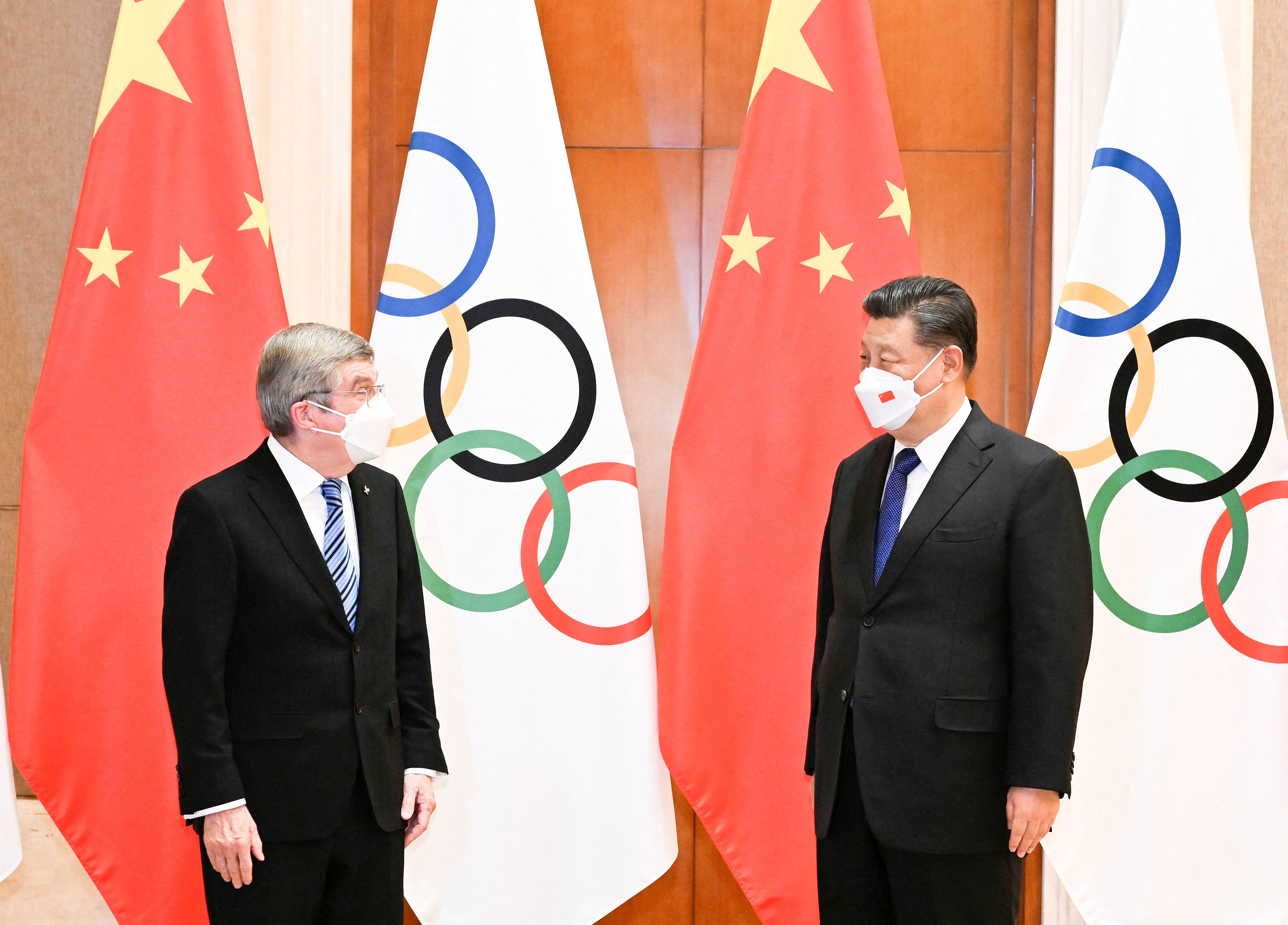 Presidente da China, Xi Jinping, durante encontro com presidente do COI, Thomas Bach, em Pequim