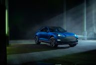 Aston Martin revela SUV de luxo com quase 700 cavalos; veja