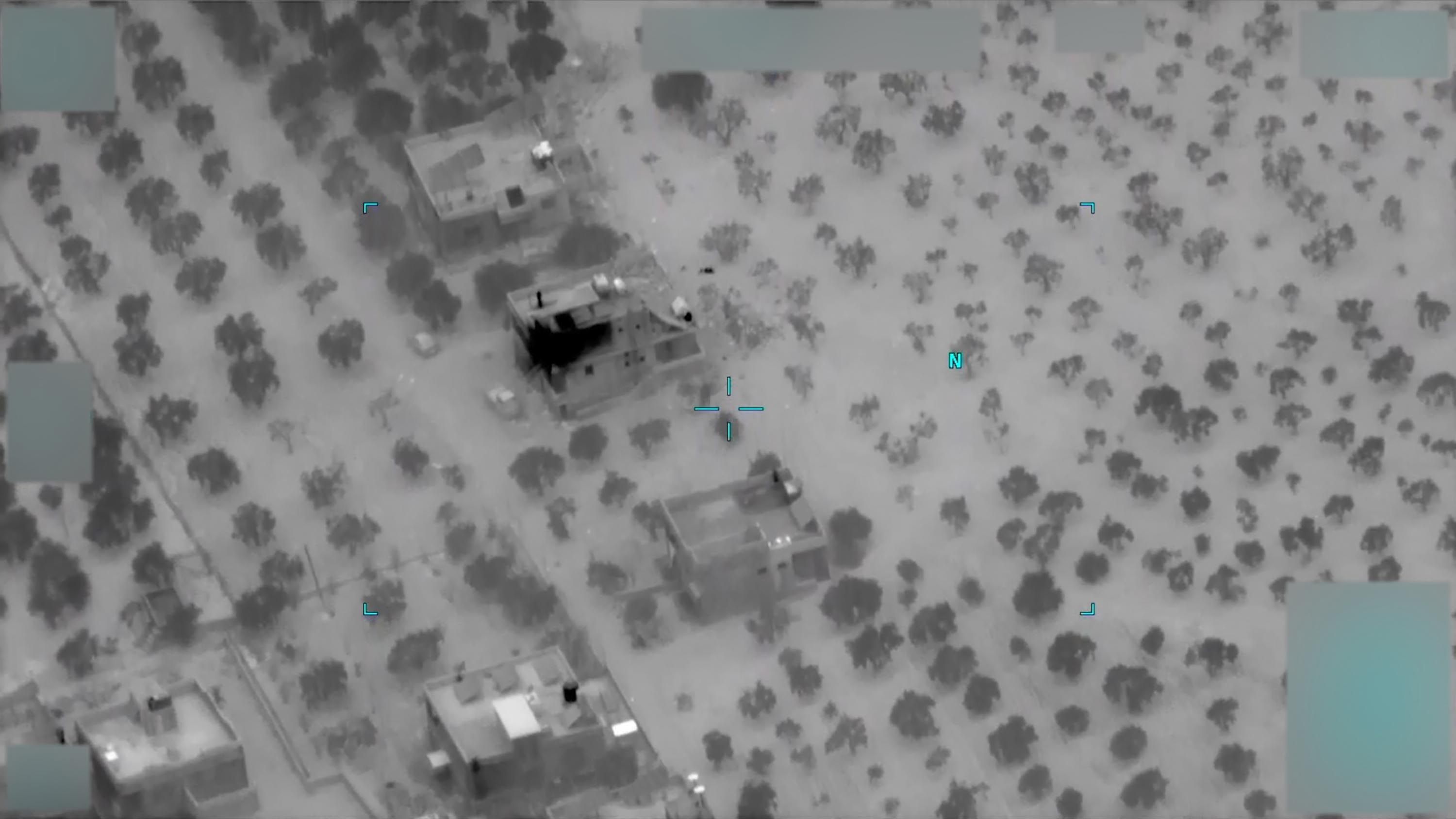Pós-operação: Imagem do complexo que abriga o emir do ISIS Al-Qurayshi no noroeste da Síria após um ataque executado pelas forças dos EUA, 2 de fevereiro de 2022 / Departamento de Defesa dos EUA