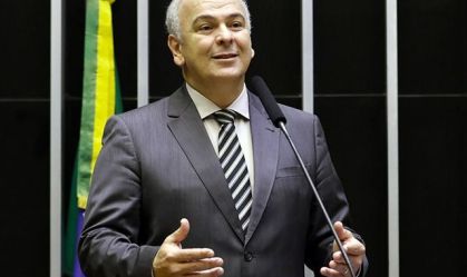 Deputados do PSB pressionam por definição sobre federação e ameaçam sair do partido