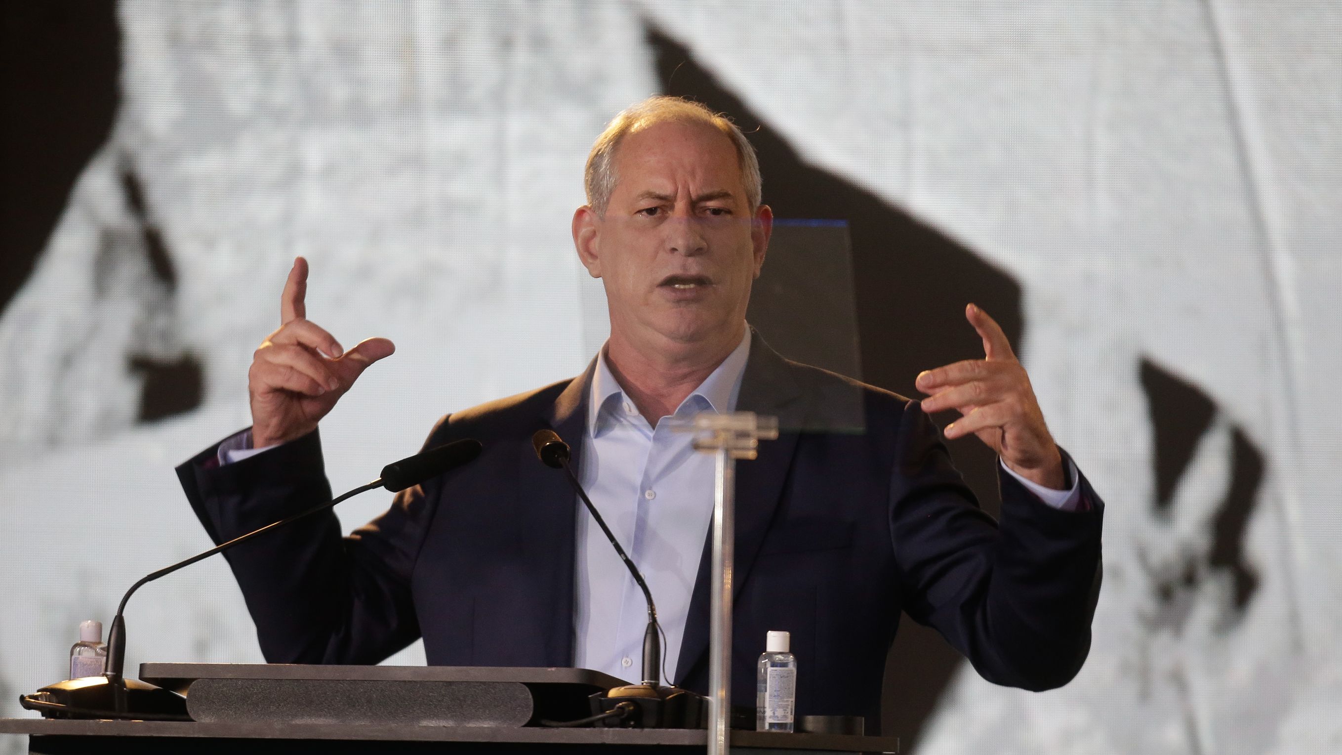 Imagem de destaque do post: "O decreto de graça é nulo do ponto de vista jurídico", diz Ciro Gomes sobre Silveira