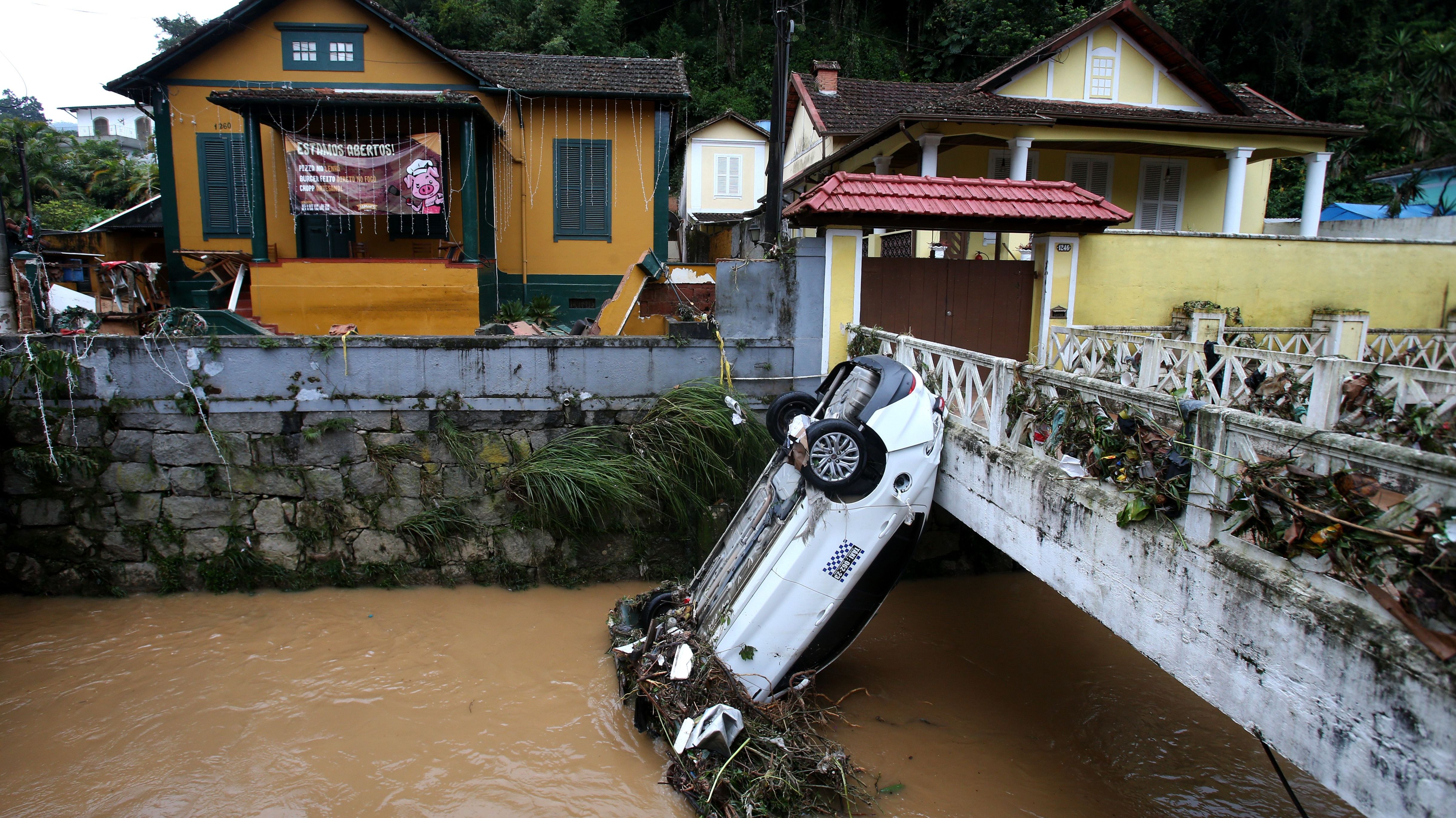 Chuvas deixaram rastro de destruição em Petrópolis