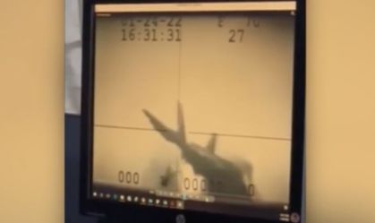 Vídeo mostra queda de caça dos EUA em porta-aviões no Mar do Sul da China