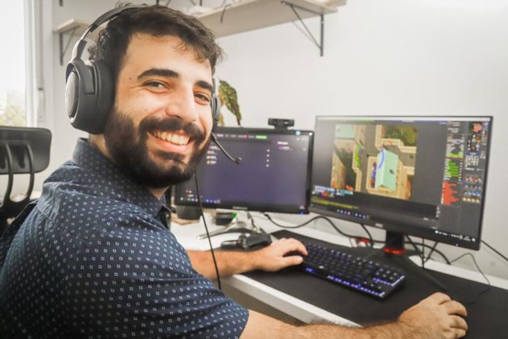 Arthur Lamas, 30, acredita que o jogo o ajudou a superar timidez / Acervo Pessoal