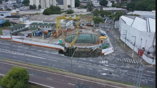 Desabamento em obra da Linha 6 - Laranja do Metrô destruiu parte da pista local da Marginal Tietê